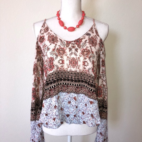 Meshme Tops - 🌸Cute cold shoulder top 🌸